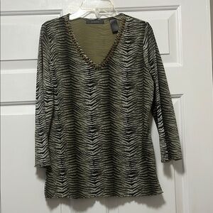 Liz Claiborne Black and Tan V-Neck Slightly Fitted 3/4 Sleeve Blouse